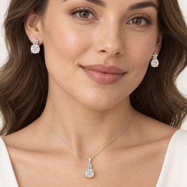 Set din argint cu zirconiu – Floare – ilustrație de purtare pe model