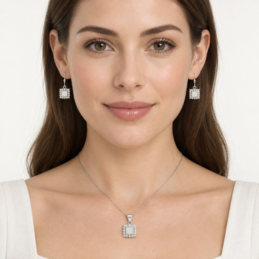 Set pătrat din argint cu opal purtat de model – JSIS2224