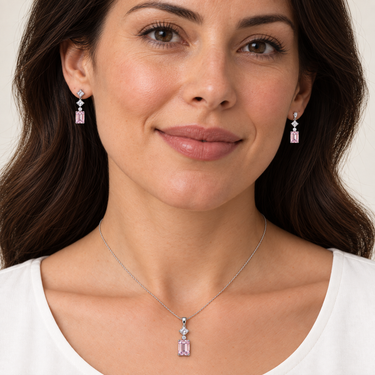 Set din argint cu zirconiu roz – Model lung – ilustrație de purtare pe model