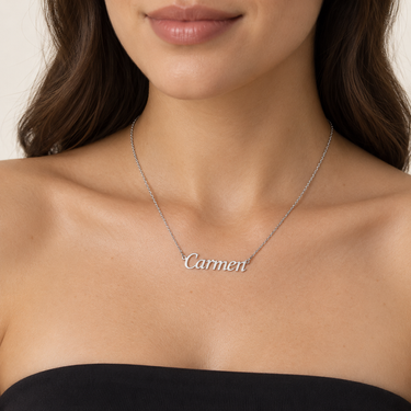 Lănțișor din argint Carmen purtat de model